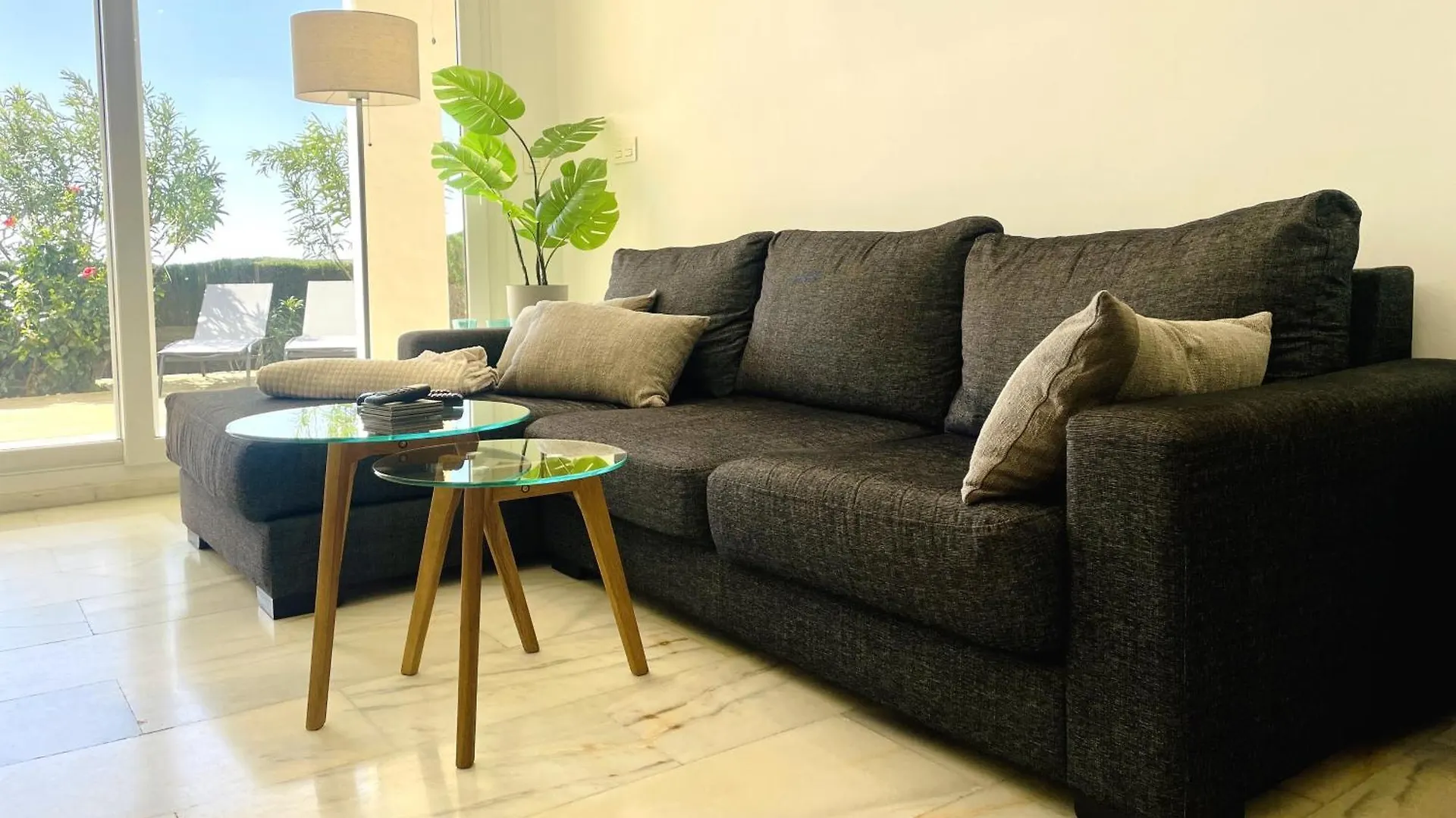 Modern Garden Apartment With A Fantastic Sea View And A Private Garden Sitio de Calahonda