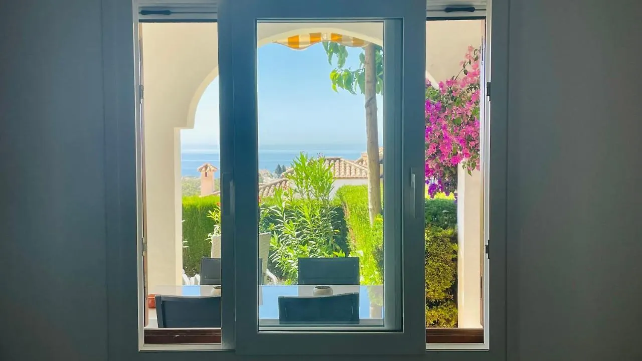 Modern Garden Apartment With A Fantastic Sea View And A Private Garden Sitio de Calahonda