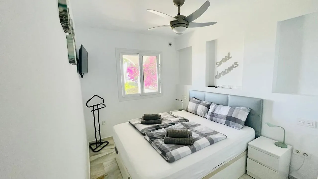 Modern Garden Apartment With A Fantastic Sea View And A Private Garden Sitio de Calahonda